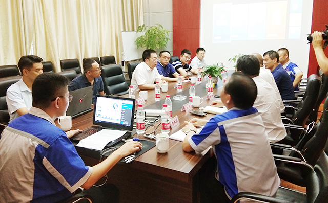 暨揭牌儀式之后校領導章丘區領導在山東居邦源機械集團董事長景奉國的引領下進行座談，會議指出國以才立，政以才治，業以才興，創新驅動的實質是人才驅動。