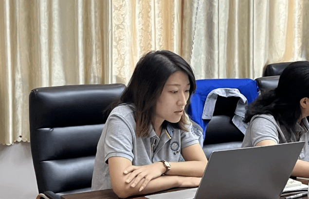 2023年10月6日,章丘豐源機(jī)械組織優(yōu)秀業(yè)務(wù)代表開展十一銷售座談會(huì)。本次會(huì)議與以往不同,更多的是分享,是學(xué)習(xí)。 2023年10月6日,章丘豐源機(jī)械組織優(yōu)秀業(yè)務(wù)代表開展十一銷售座談會(huì)。本次會(huì)議與以往不同,更多的是分享,是學(xué)習(xí)。