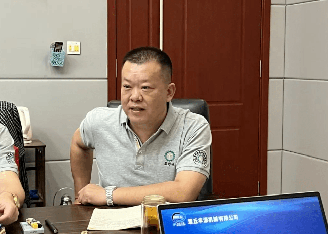 2023年10月6日,章丘豐源機(jī)械組織優(yōu)秀業(yè)務(wù)代表開展十一銷售座談會(huì)。本次會(huì)議與以往不同,更多的是分享,是學(xué)習(xí)。 2023年10月6日,章丘豐源機(jī)械組織優(yōu)秀業(yè)務(wù)代表開展十一銷售座談會(huì)。本次會(huì)議與以往不同,更多的是分享,是學(xué)習(xí)。